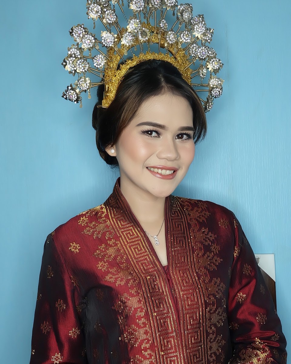 Risma Dian Professional Makeup Artist