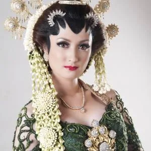 Logo Rumah Ayu Suzi